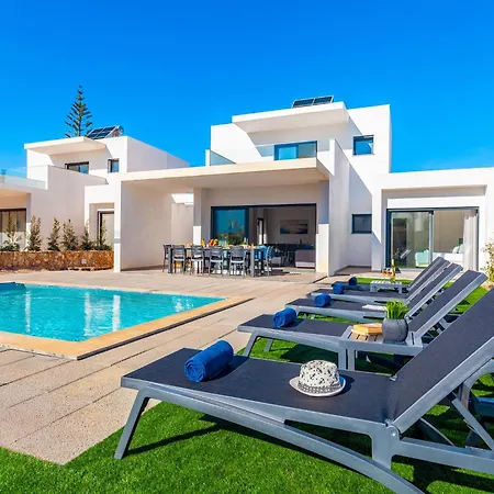 Villa Spacious Villa, Private Pool, *