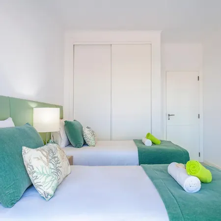 Villa In Albufeira Near Sea Beach וילה