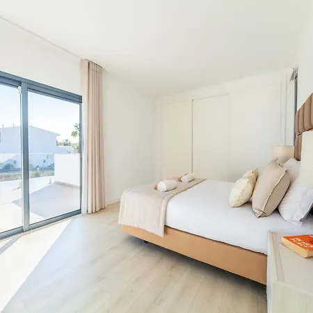 וילה Villa In Albufeira Near Sea Beach אלבופיירה