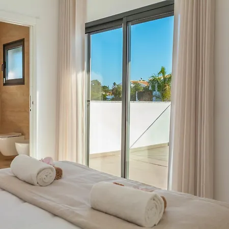 Villa In Albufeira Near Sea Beach
