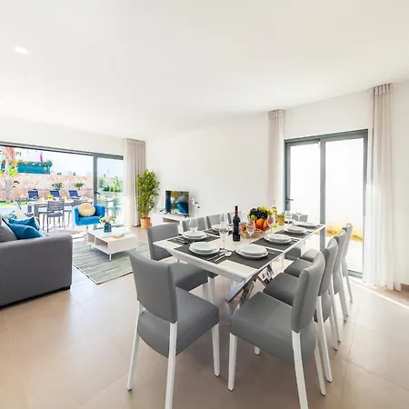Villa In Albufeira Near Sea Beach וילה *